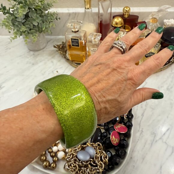 Huge collection of Vintage jewelry with Vanity/Dresser Tray - Picture 8 of 17